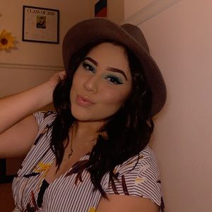 Meet your Posher, Julyana